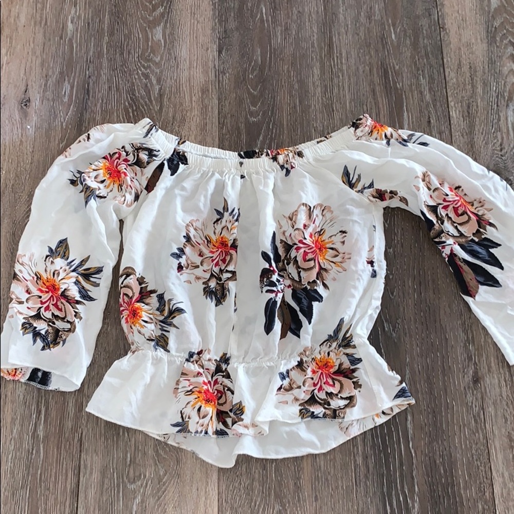 Over-shoulder flower top